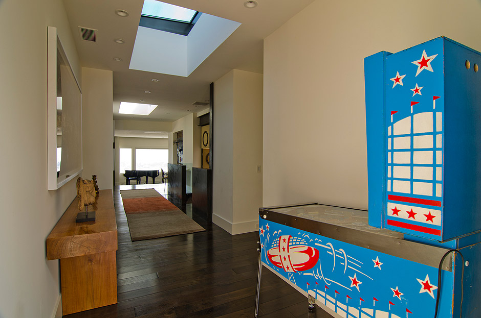 hallway-looking-north-penthouse